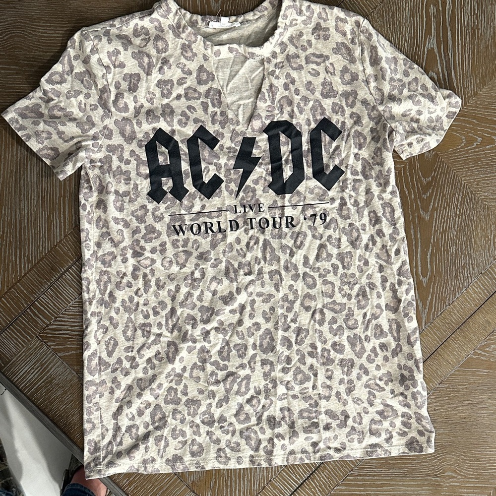 Maurices Cream and Gray Patterned Top